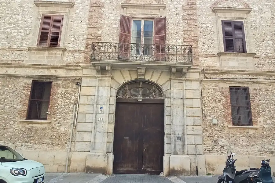 Casa in affitto di 267 mq a €1.350 (rif. 22/2026)