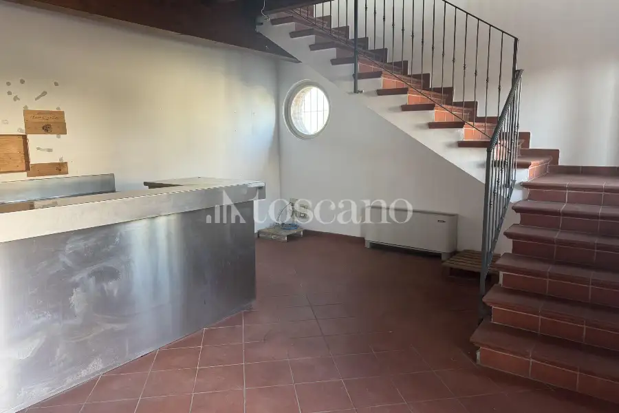 Negozio in vendita di 400 mq a €349,000 (rif. BL6173VE)