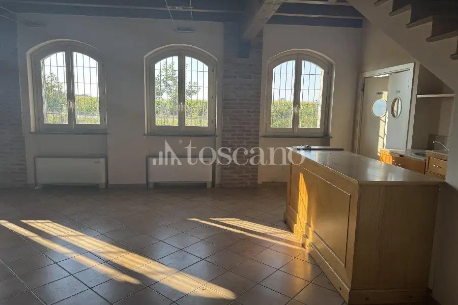 Negozio in vendita di 400 mq a €349,000 (rif. BL6173VE)