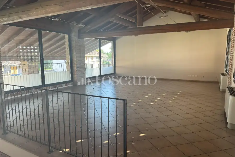 Negozio in vendita di 400 mq a €349,000 (rif. BL6173VE)