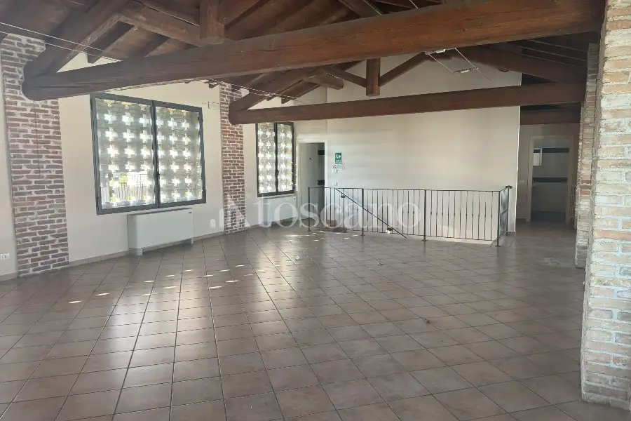 Negozio in vendita di 400 mq a €349,000 (rif. BL6173VE)