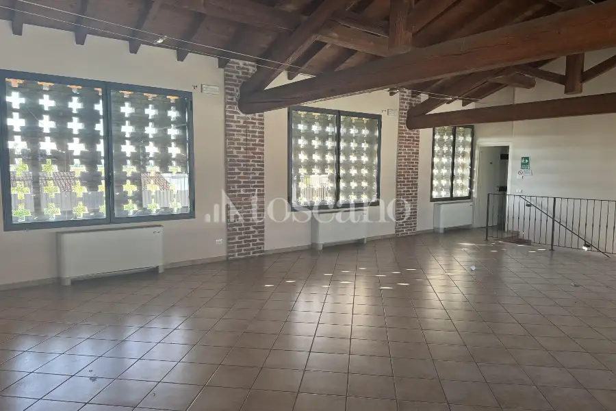 Negozio in vendita di 400 mq a €349,000 (rif. BL6173VE)
