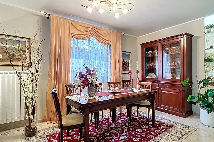 Villa Plurifamiliare in vendita di 480 mq a €680.000 (rif. 2/2026)