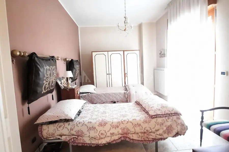 Villa Plurifamiliare in vendita di 800 mq a €795.000 (rif. 6/2025)