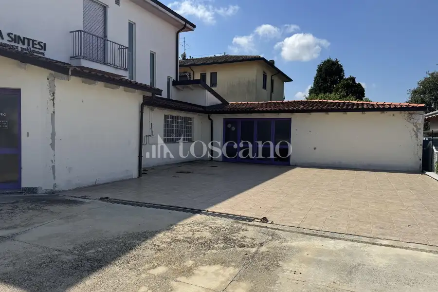 Ufficio in vendita di 430 mq a €275,000 (rif. BL6166VE)