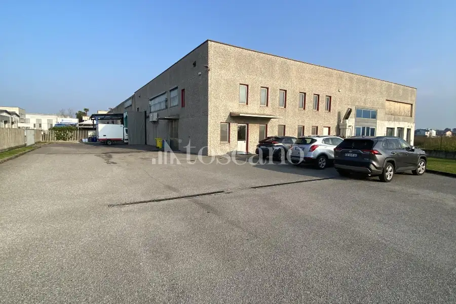 Capannone in vendita di 630 mq a €295,000 (rif. TS0201VE)