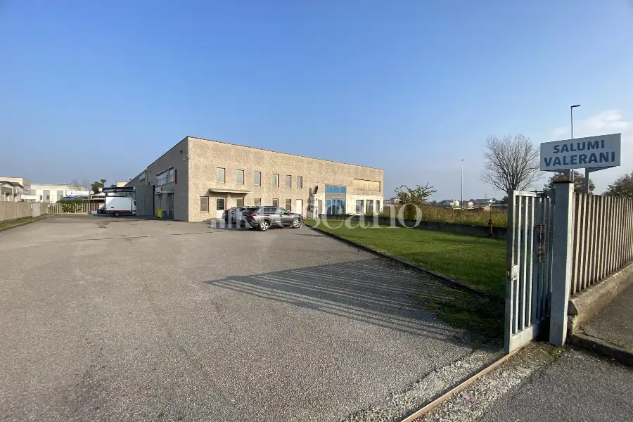 Capannone in vendita di 630 mq a €295,000 (rif. TS0201VE)