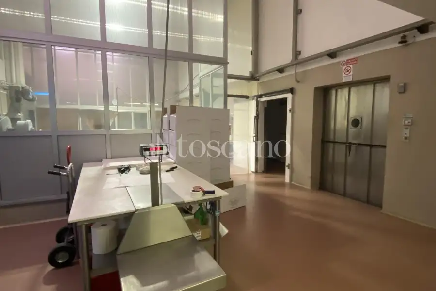 Capannone in vendita di 630 mq a €310,000 (rif. TS0201VE)