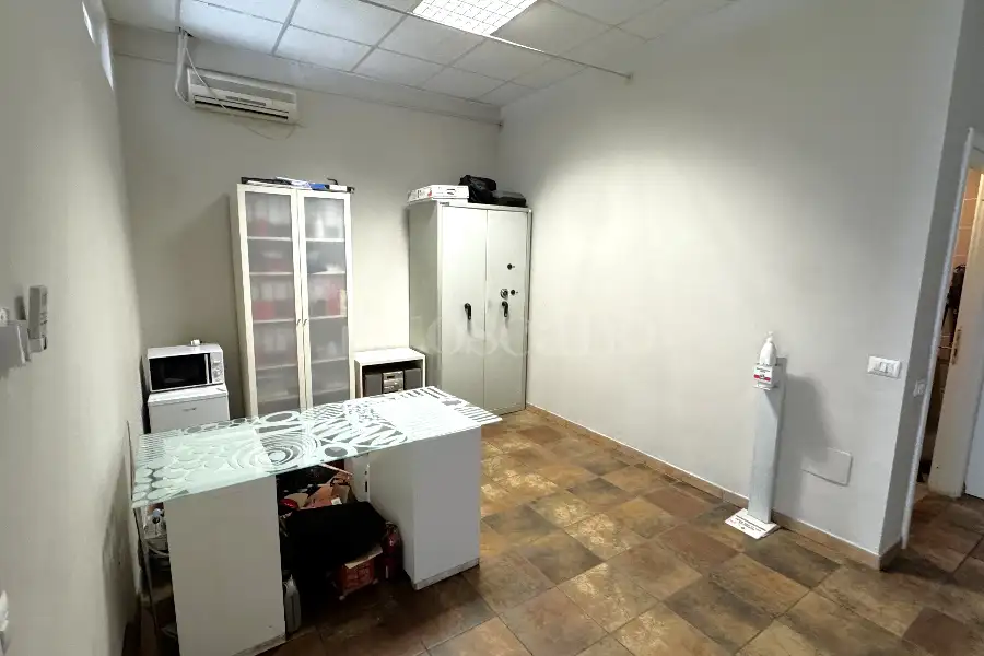 Negozio in affitto di 60 mq a €1.300 (rif. 1/2026)