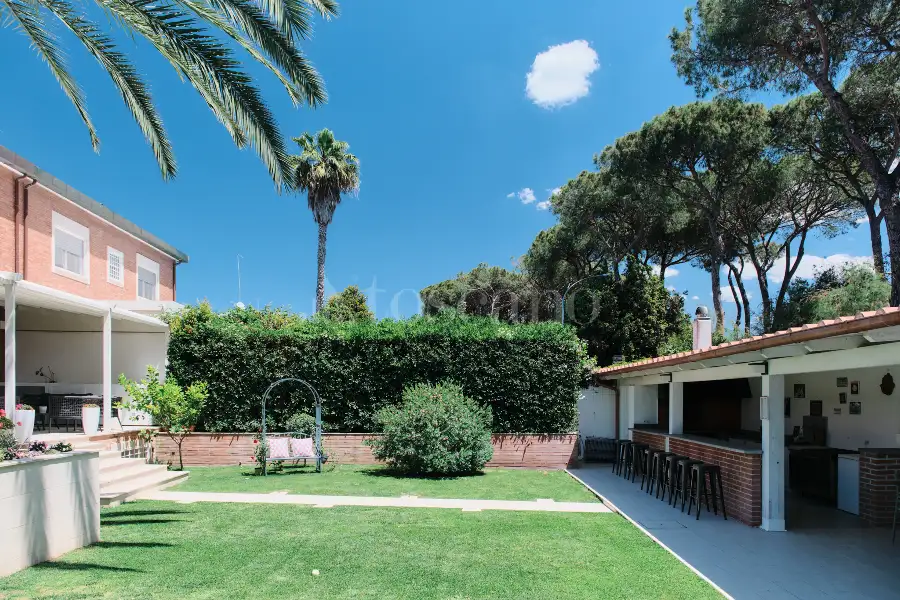 Villa Bifamiliare in vendita di 510 mq a €1.850.000 (rif. 30/2026)