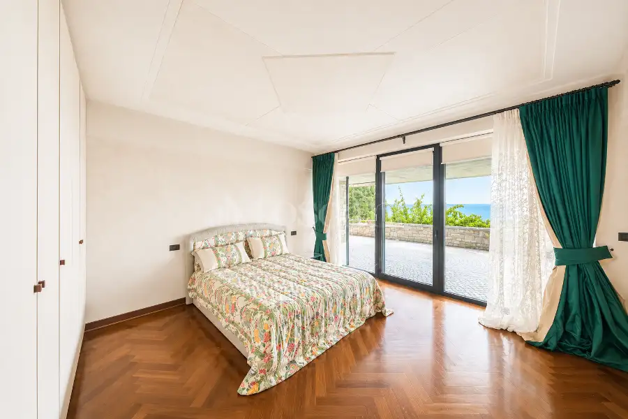 Villa in vendita di 750 mq a €6.400.000 (rif. 30/2024)