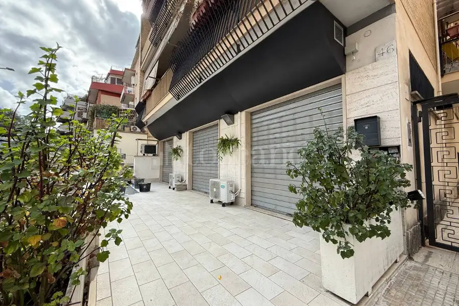 Negozio in vendita di 150 mq a €235.000 (rif. 10/2025)