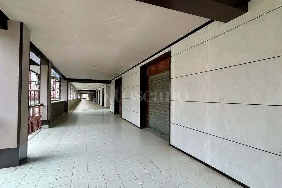 Negozio in vendita di 180 mq a €85.000 (rif. 11/2026)