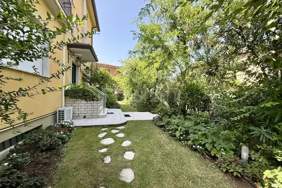 Casa Indipendente in vendita di 200 mq a €490.000 (rif. 31/2026)