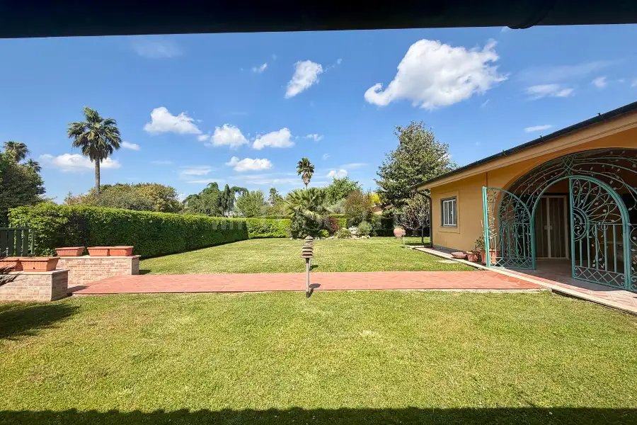 Villa Bifamiliare in vendita di 260 mq a €649.000 (rif. 30/2026)