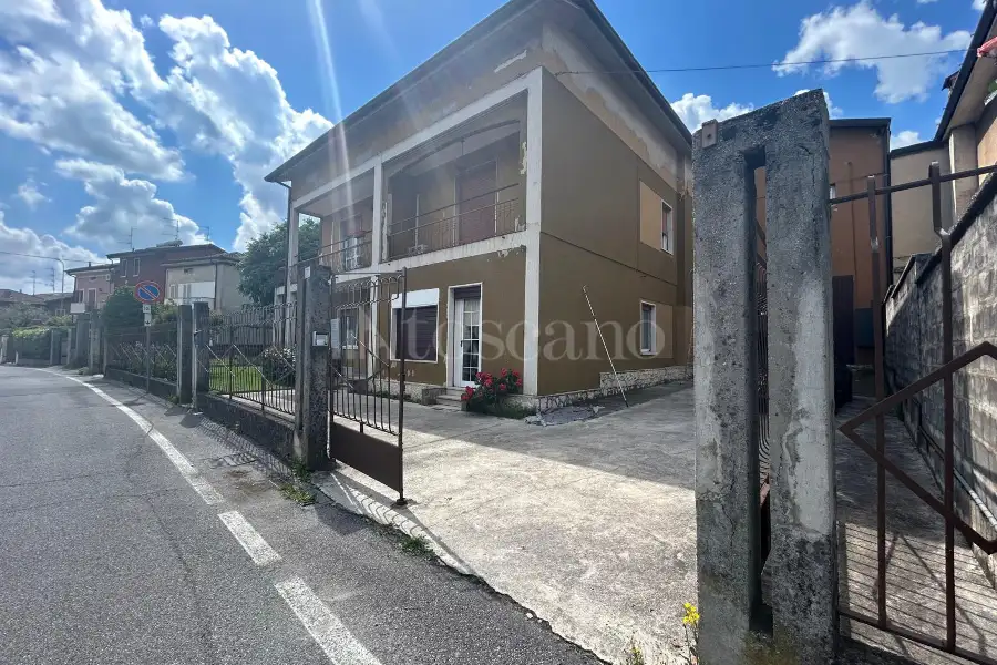 Palazzo in vendita di 400 mq a €460.000 (rif. 28/2024)