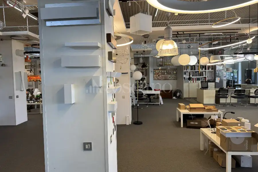 Negozio in vendita di 1400 mq a €9,200 (rif. TS0307VE)