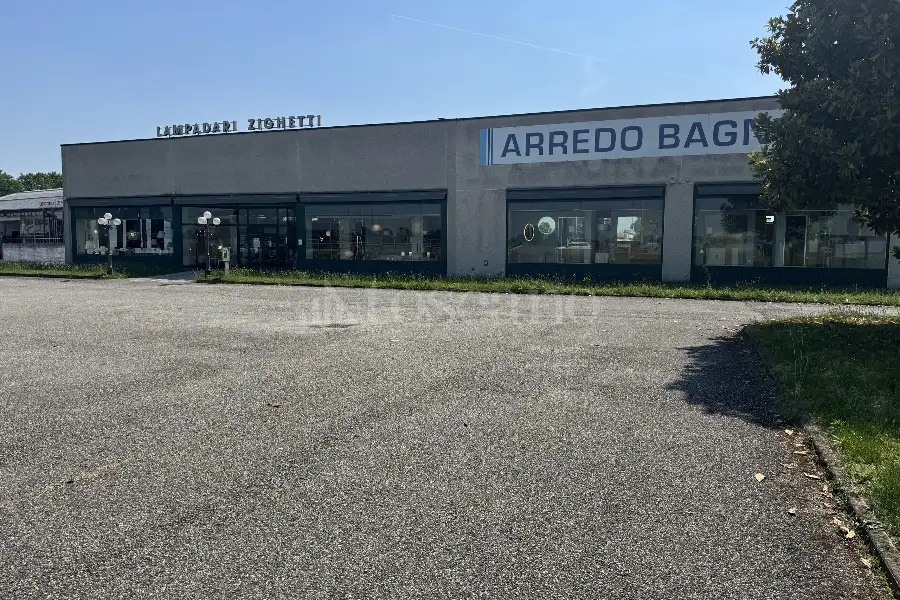 Negozio in vendita di 1400 mq a €9,200 (rif. TS0307VE)