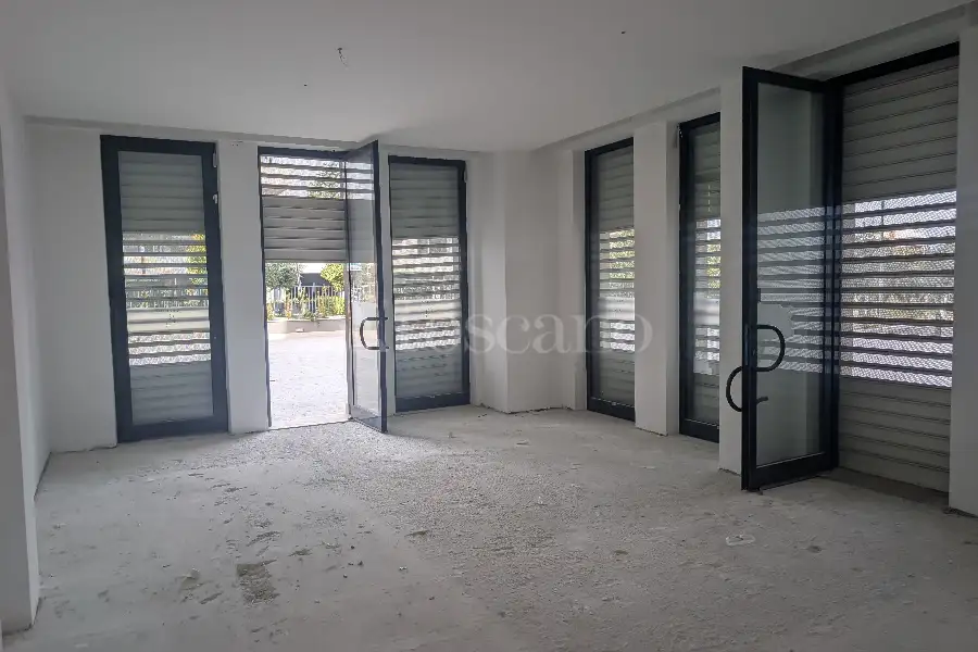 Negozio in affitto di 110 mq a €3.400 (rif. 11/2026)