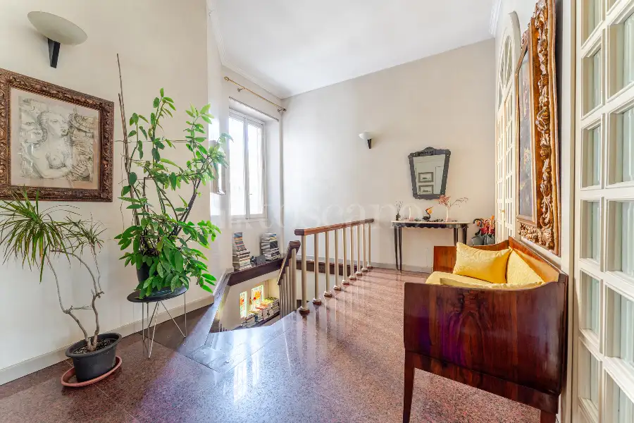 Casa in vendita di 360 mq trattativa riservata (rif. 44/2026)