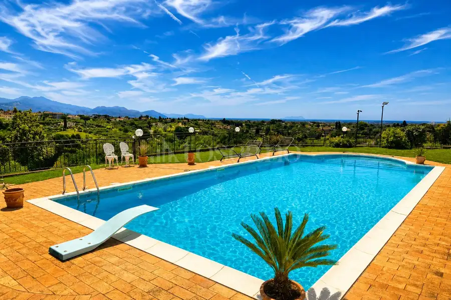 Villa in vendita di 920 mq a €899.000 (rif. 48/2026)