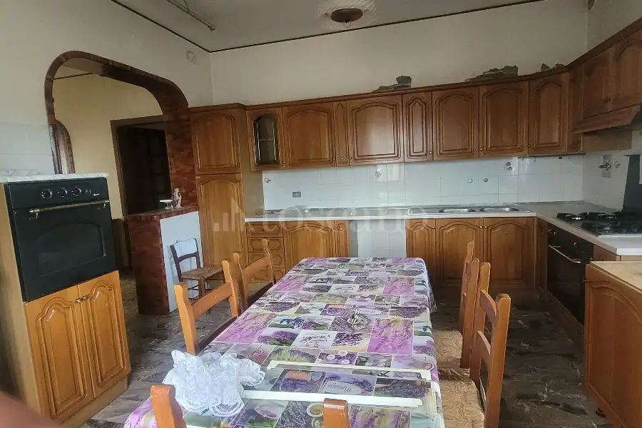 Casa Indipendente in vendita di 534 mq a €255.000 (rif. 1/2026)