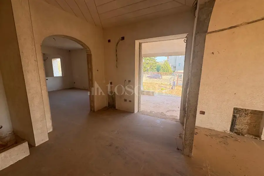 Villa in vendita di 1.200 mq a €800.000 (rif. 31/2026)