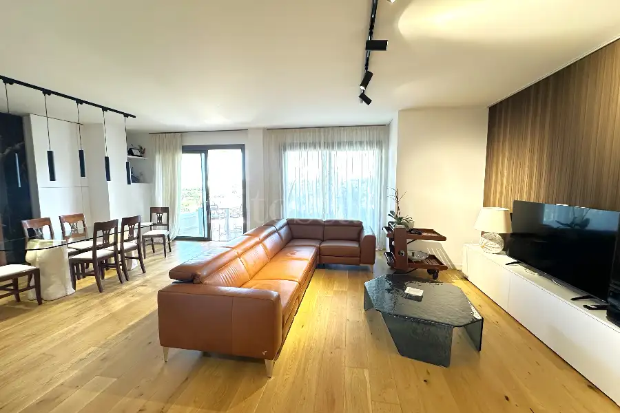 Casa in vendita di 170 mq a €780.000 (rif. 57/2025)