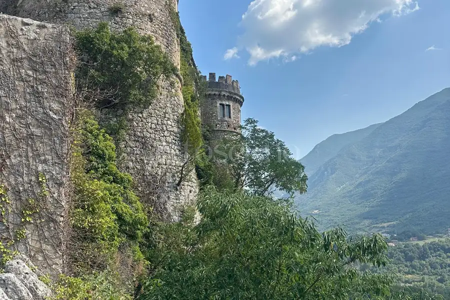 Palazzo in vendita di 3.000 mq trattativa riservata (rif. 69/2026)