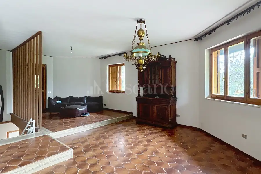 Casa Indipendente in vendita di 300 mq a €330.000 (rif. 24/2026)