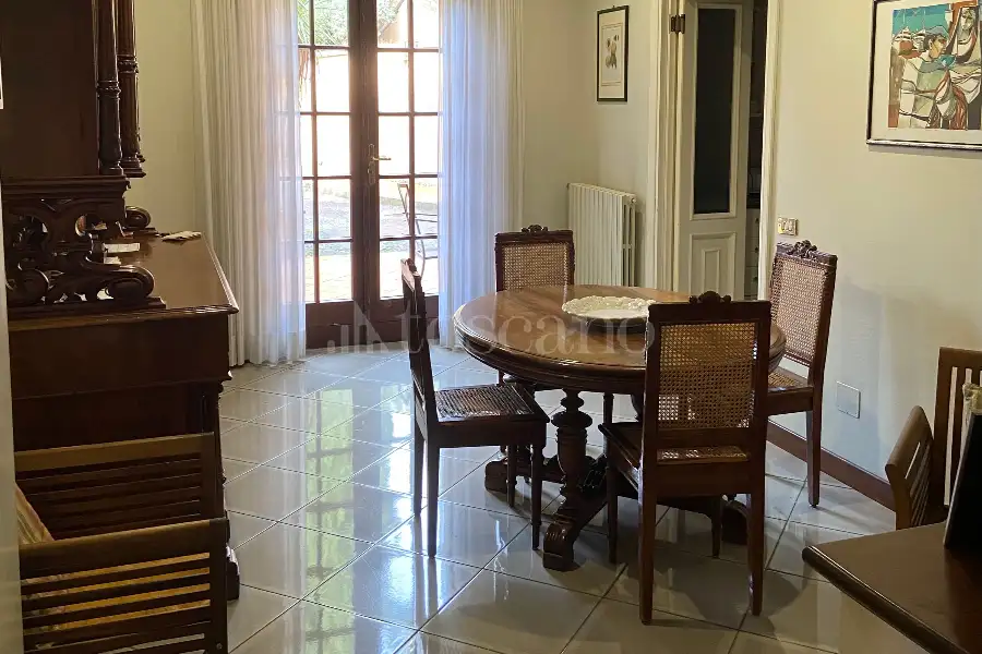 Villa Plurifamiliare in vendita di 850 mq a €899.000 (rif. 5/2026)
