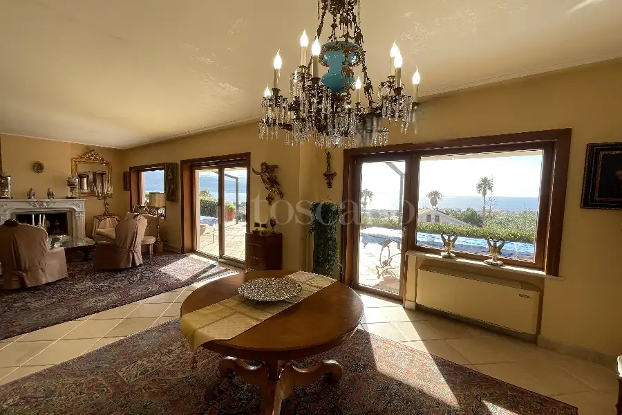 Villa in vendita di 500 mq a €1.500.000 (rif. 45/2025)