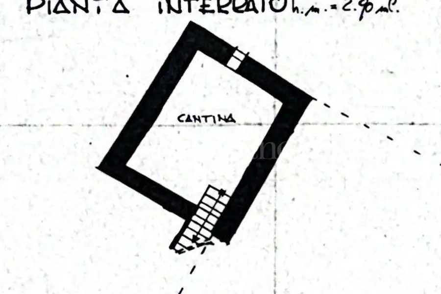 Palazzo in vendita di 330 mq a €300.000 (rif. 3/2026)
