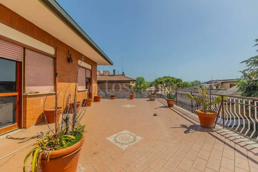 Attico in vendita di 160 mq a €770.000 (rif. 27/2026)