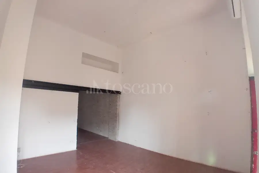 Negozio in affitto di 70 mq a €1.150 (rif. 12/2026)