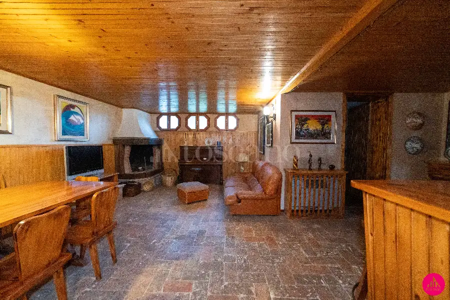 Villa in vendita di 390 mq a €430.000 (rif. 171/2025)