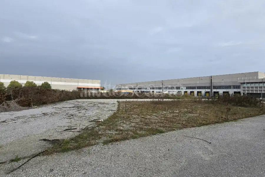 Terreno in vendita di 17000 mq a €1,350,000 (rif. TS0102VE)