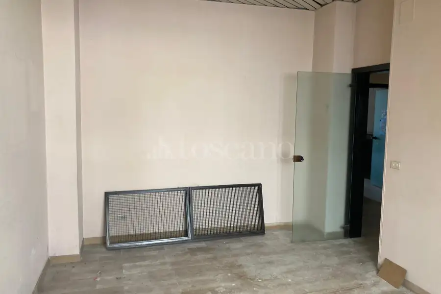Negozio in affitto di 500 mq a €4.000 (rif. 27/2025)