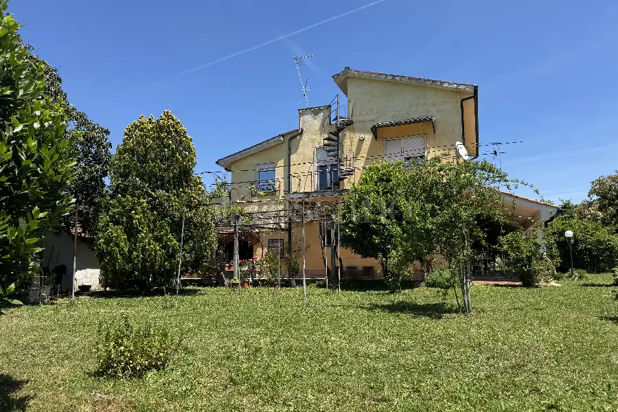 Villa in vendita di 350 mq a €475.000 (rif. 15/2025)