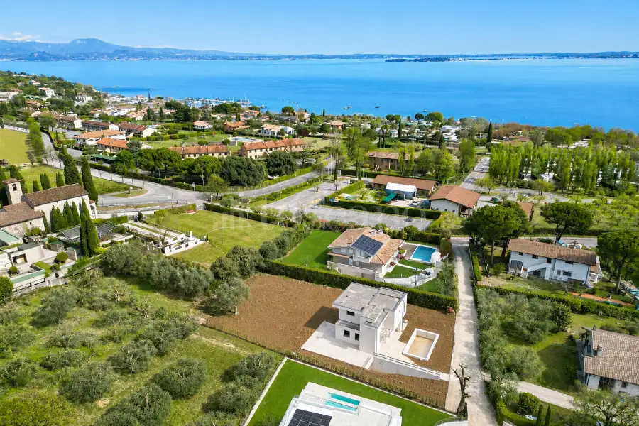 Villa in vendita di 350 mq a €1.100.000 (rif. 26/2025)