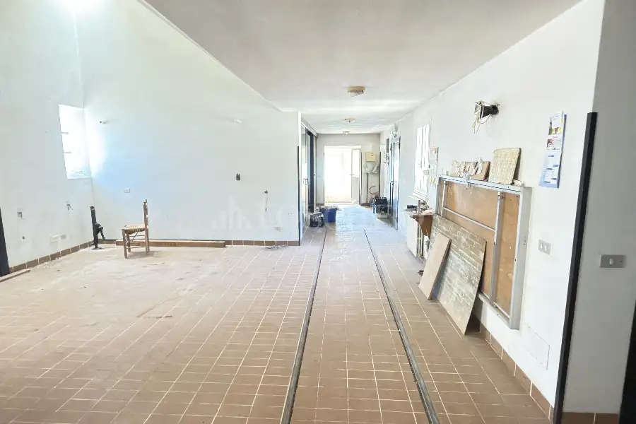 Laboratorio in vendita di 400 mq a €1.985.000 (rif. 12/2026)