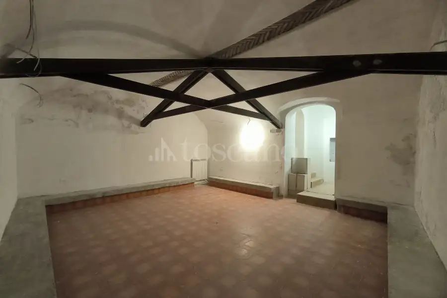 Negozio in vendita di 180 mq a €240.000 (rif. 49/2025)