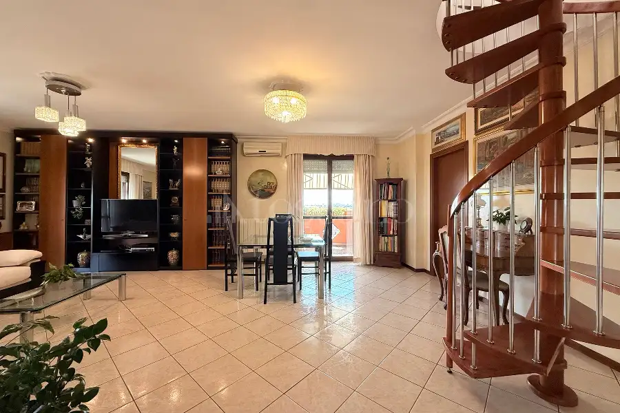 Superattico in vendita di 210 mq a €930.000 (rif. 29/2026)