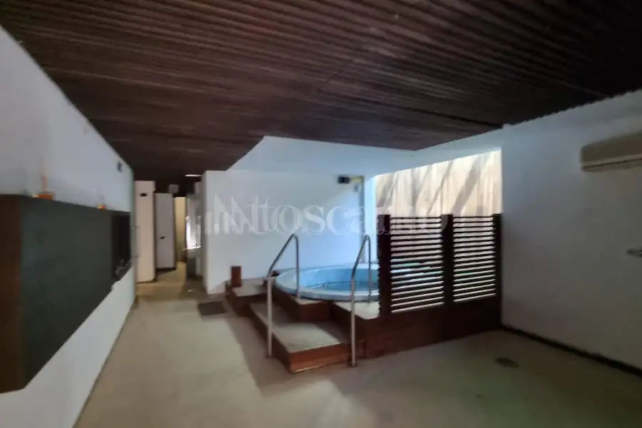 Negozio in vendita di 620 mq a €345,000 (rif. MRE1266VE.B)