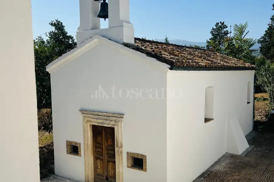 Villa Plurifamiliare in vendita di 25.000 mq a €650.000 (rif. 24/2024)
