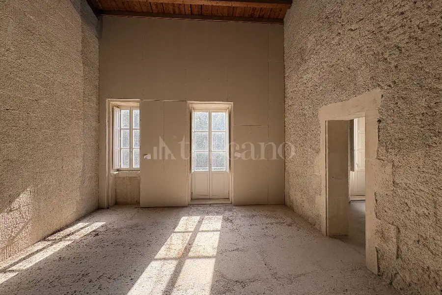 Palazzo in vendita di 420 mq a €800.000 (rif. 107/2026)