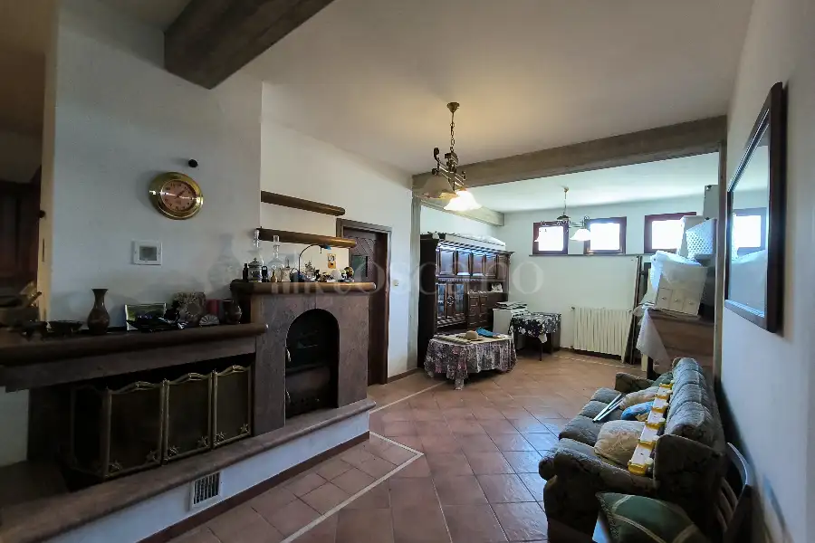 Villa Plurifamiliare in vendita di 800 mq a €350.000 (rif. 39/2025)