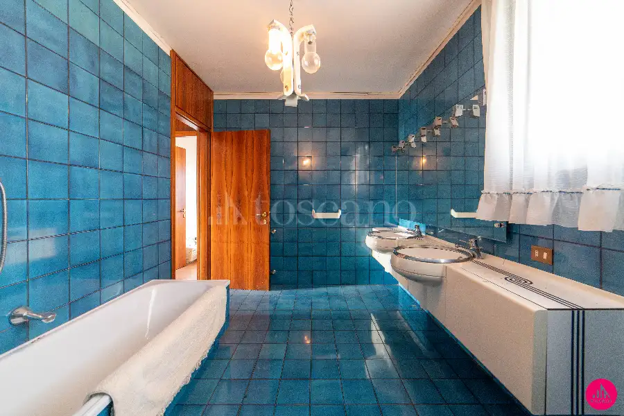 Casa Indipendente in vendita di 370 mq a €380.000 (rif. 8/2026)
