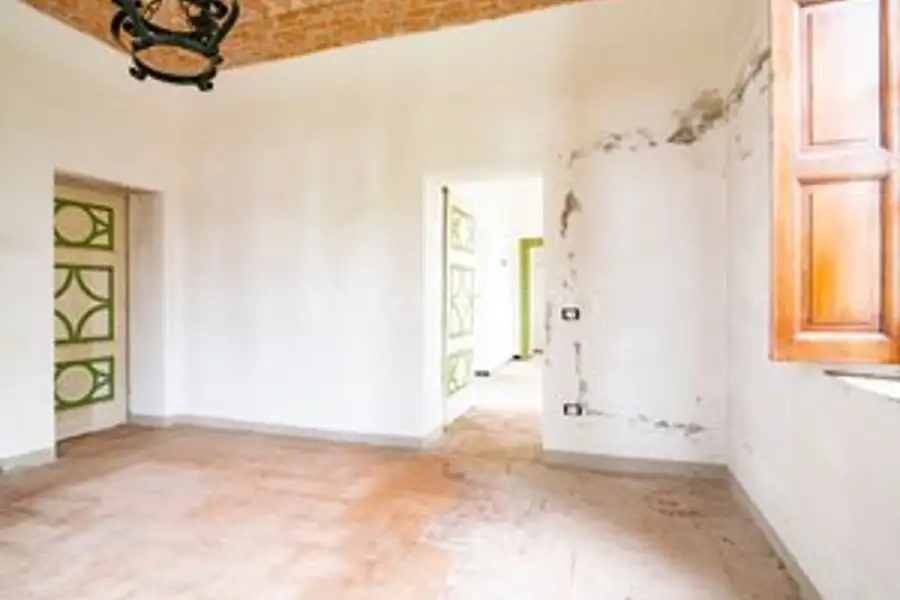 Casale in vendita di 400 mq a €180.000 (rif. 11/2026)