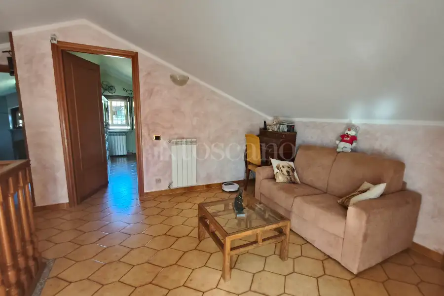 Villa Bifamiliare in vendita di 280 mq a €899.000 (rif. 72/2025)